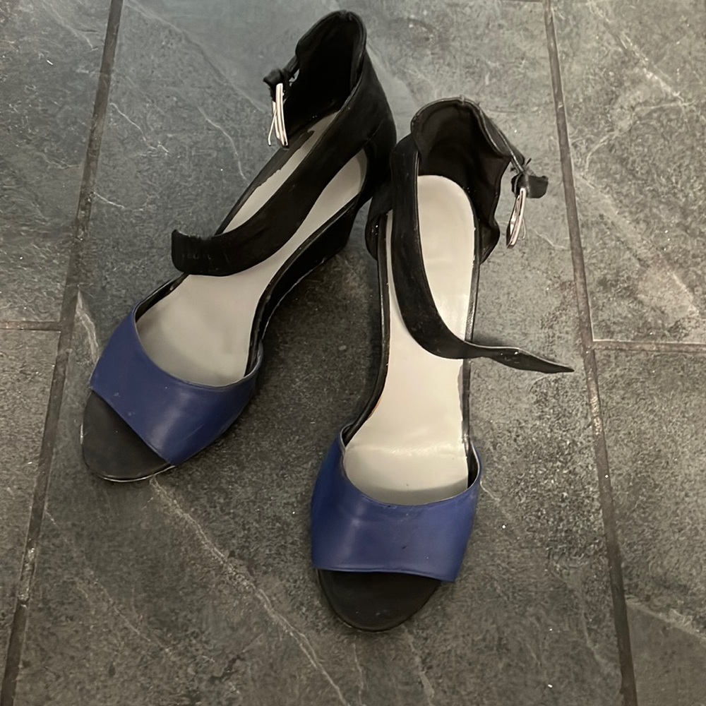 Nine West size 7 wedge heels